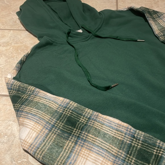 Sweatshirts - Picture 3 of 4